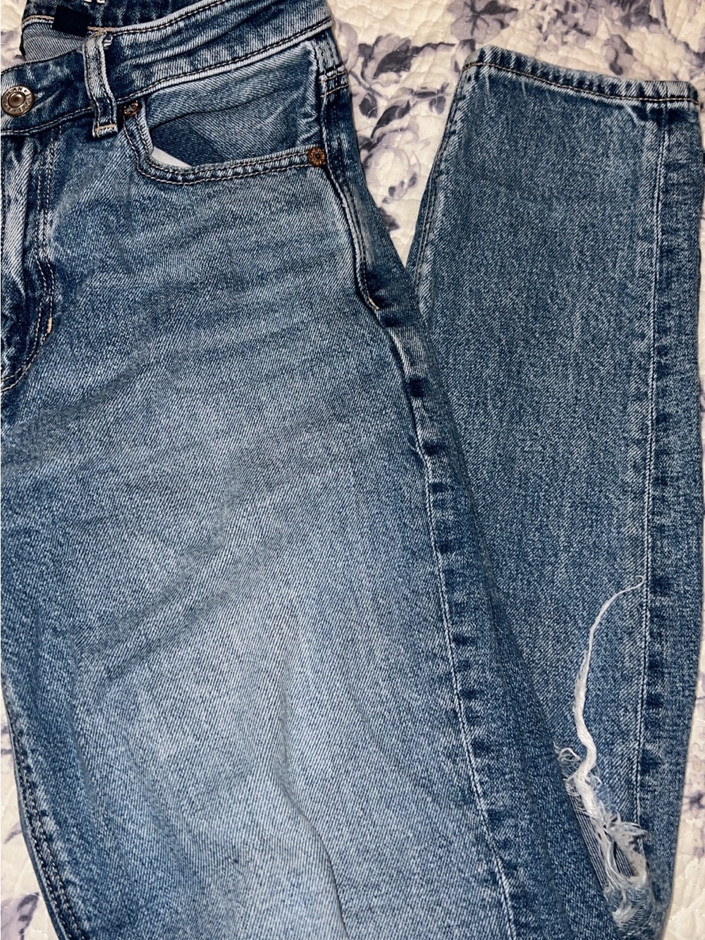 Women’s American Eagle Mom Jeans - Casual Straight Fit